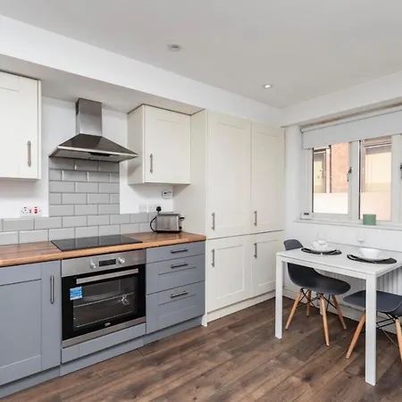 New Near Arena With Wifi And Parking Leeds (West Yorkshire)