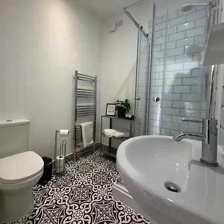 New Near Arena With Wifi And Parking * Leeds (West Yorkshire)