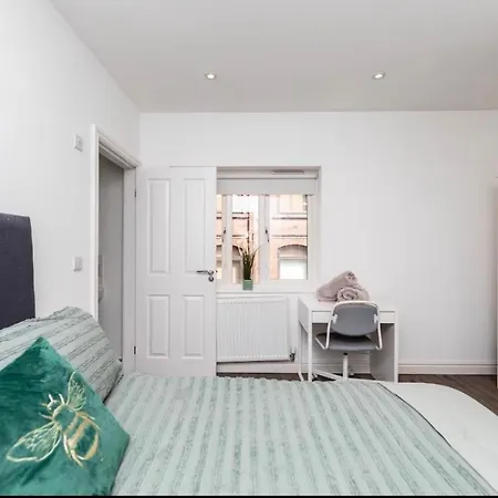 New Near Arena With Wifi And Parking * Leeds (West Yorkshire)